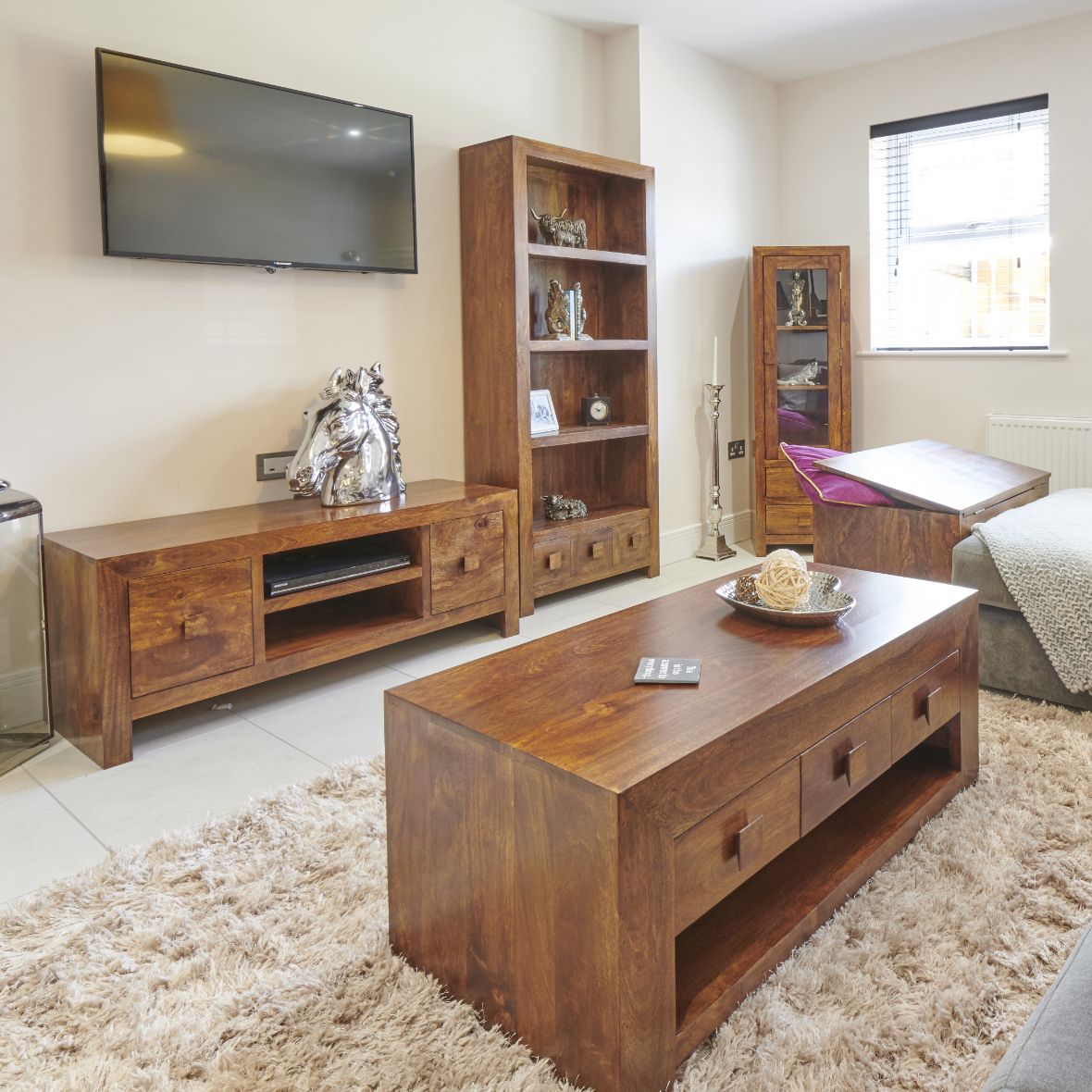 MANGO FURNITURE LIVING