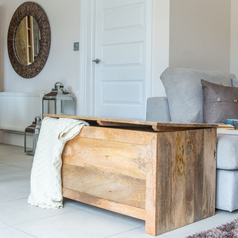 Light Dakota Blanket Box